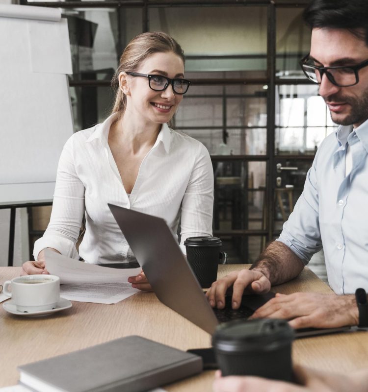 professional-businesswoman-with-glasses-meeting-with-her-teammates